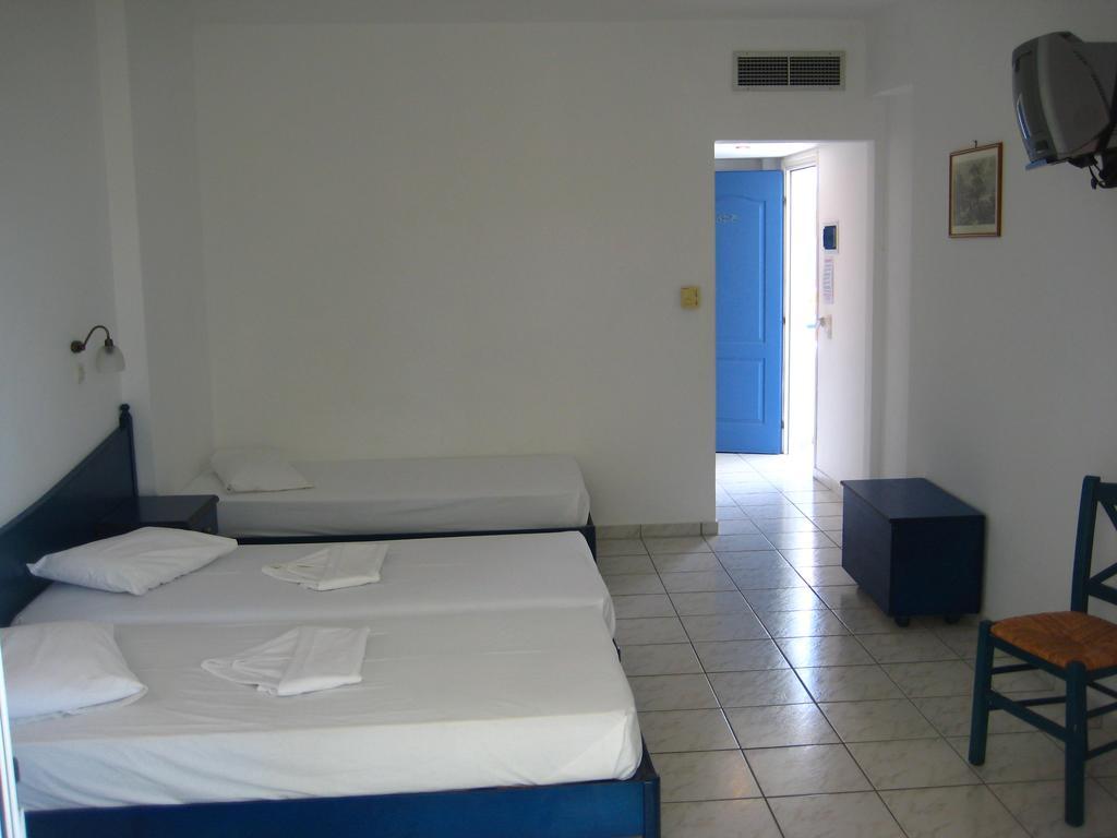 Zefiros Beach Hotel Mykali Pokoj fotografie
